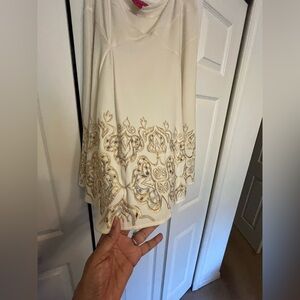 Sunny Leigh Cream skirt with Elegant Design